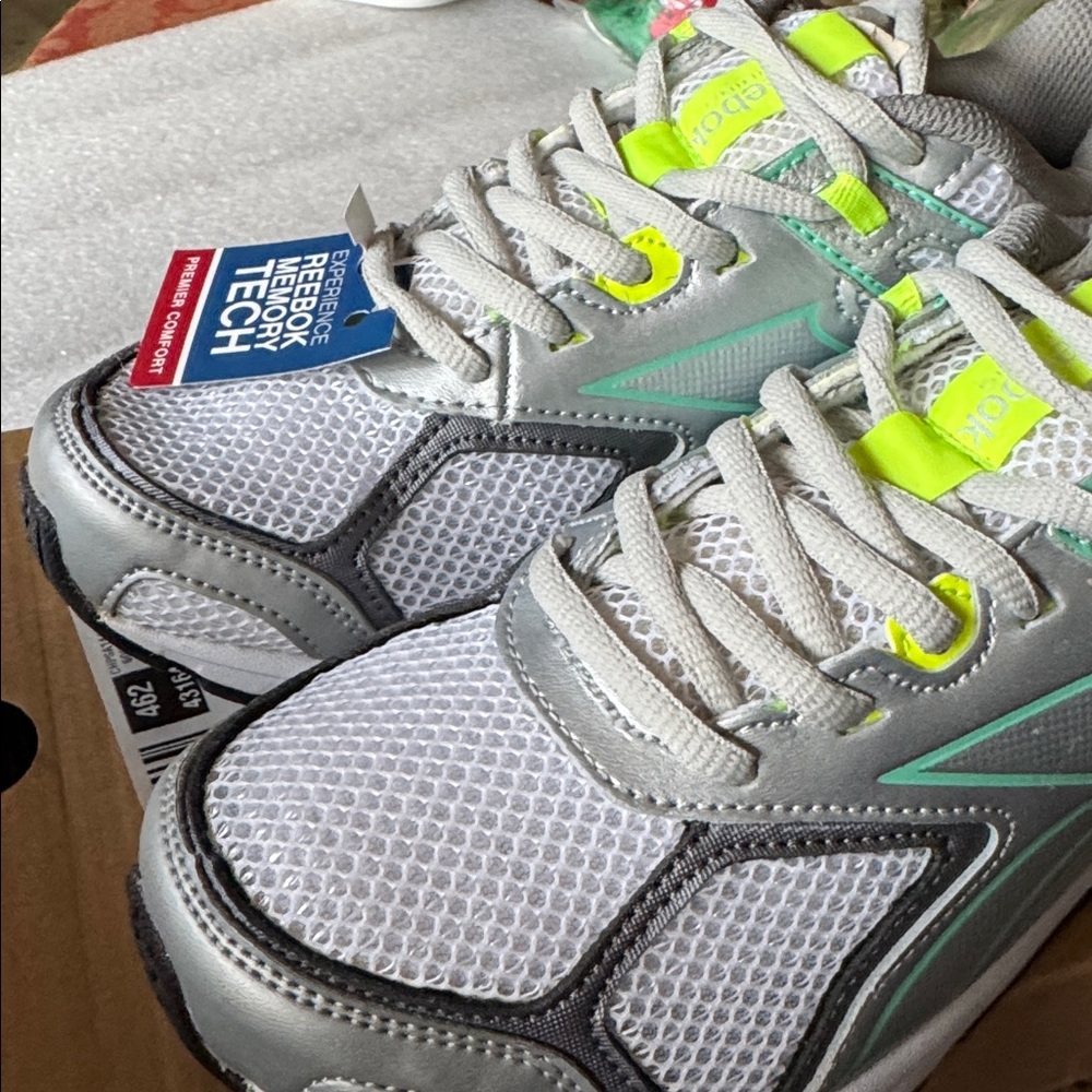 Ladies NWT REEBOK  Gray and Green Athletic Shoes - Picture 8 of 11